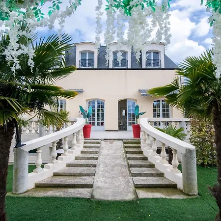 Elegante Avec Deux Lits Simples Gare 2pers Hotel *